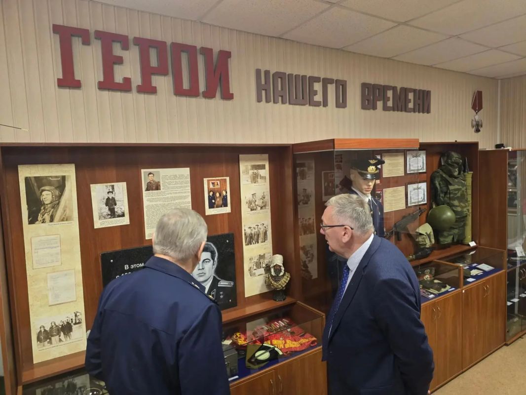 При поддержке Николая Сатаева в школе № 41 открылась экспозиция, посвященная Герою Советского Союза Владимиру Анатольевичу Кучеренко