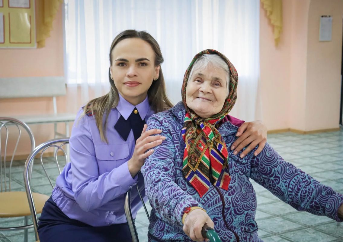 В Международный день пожилых людей сотрудники регионального следственного управления и кадеты ведомства посетили дом-интернат для ветеранов войны и труда В Международный день пожилых людей сотрудники регионального следственного управления и кадеты ведомства посетили дом-интернат для ветеранов войны и труда