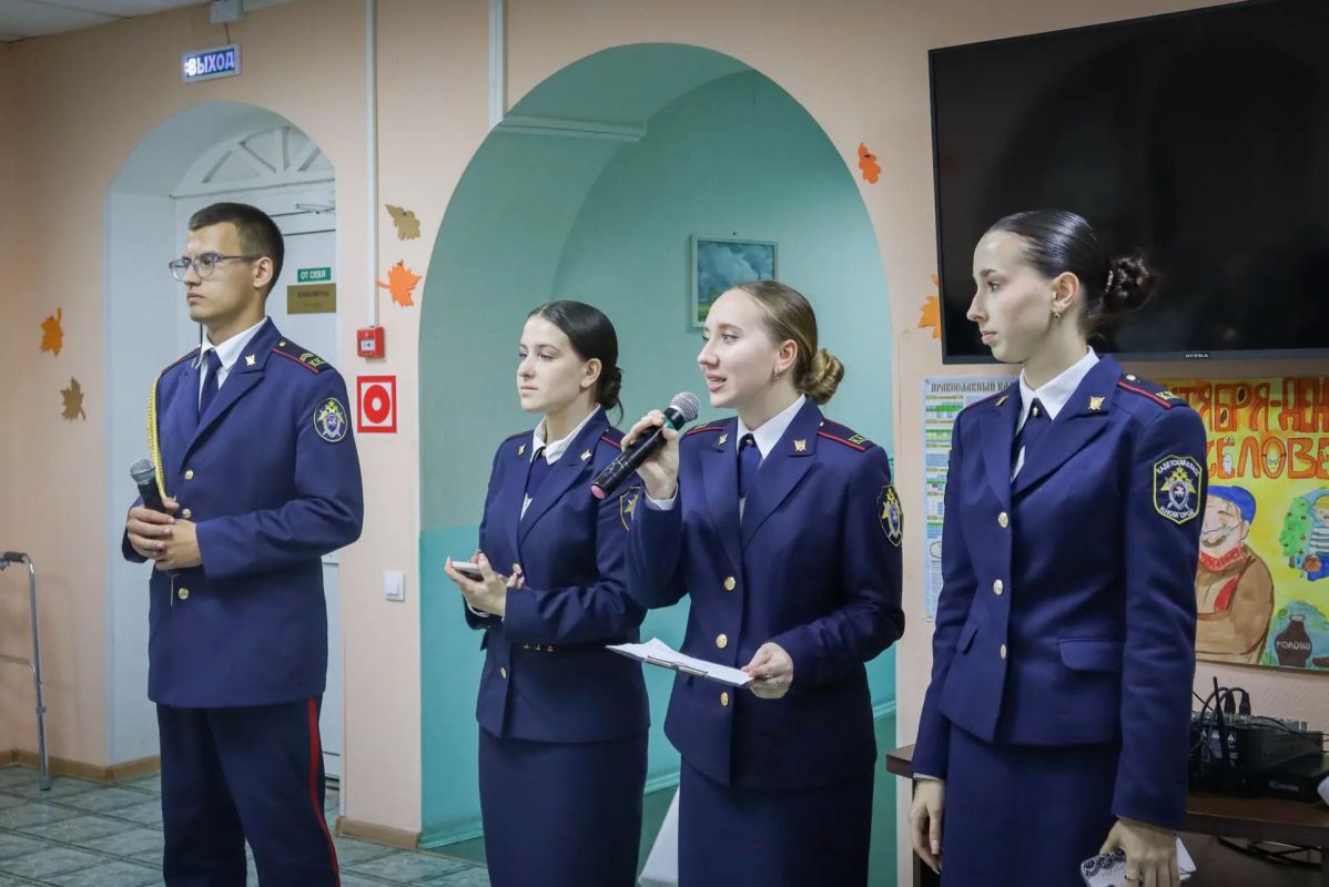 В Международный день пожилых людей сотрудники регионального следственного управления и кадеты ведомства посетили дом-интернат для ветеранов войны и труда В Международный день пожилых людей сотрудники регионального следственного управления и кадеты ведомства посетили дом-интернат для ветеранов войны и труда