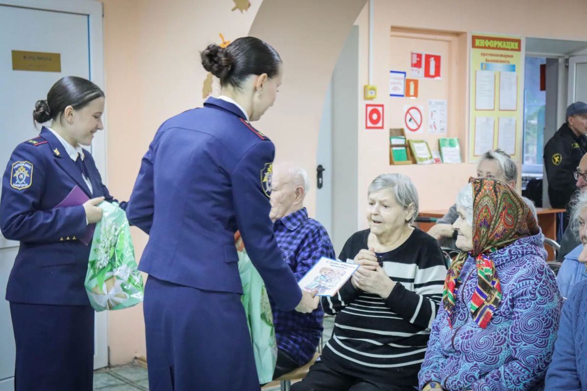 В Международный день пожилых людей сотрудники регионального следственного управления и кадеты ведомства посетили дом-интернат для ветеранов войны и труда В Международный день пожилых людей сотрудники регионального следственного управления и кадеты ведомства посетили дом-интернат для ветеранов войны и труда