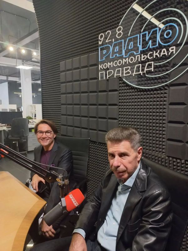 2 октября открывается Нижегородская книжная ярмарка - бальзам на сердце для книголюбов.В нашем эфире 2 октября в 11.03 генеральный продюсер Нижегородской книжной ярмарки Владек Дарман и писатель, основатель международной...