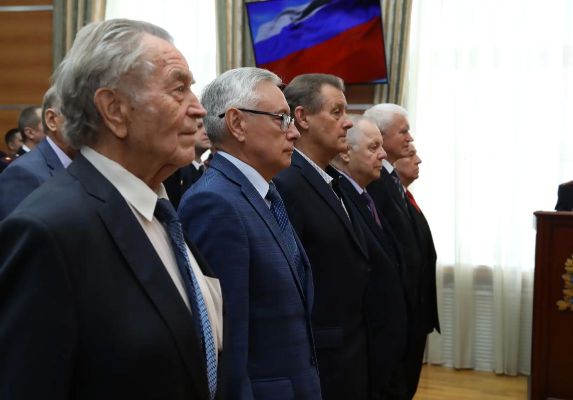 День службы отмечают сотрудники и ветераны уголовного розыска полиции Нижегородской области День службы отмечают сотрудники и ветераны уголовного розыска полиции Нижегородской области