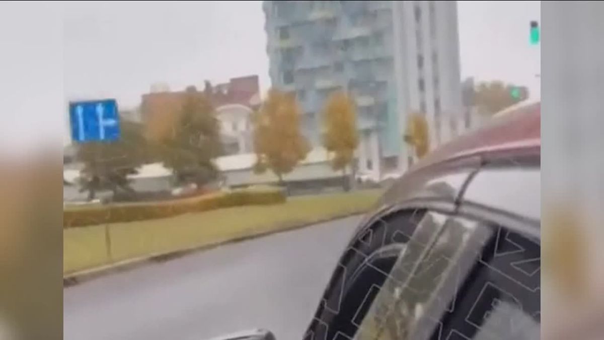 Свадебный кортеж на Гелендвагенах устроил дерзкий и на самом деле весьма опасный заезд по улицам Нижнего Новгорода