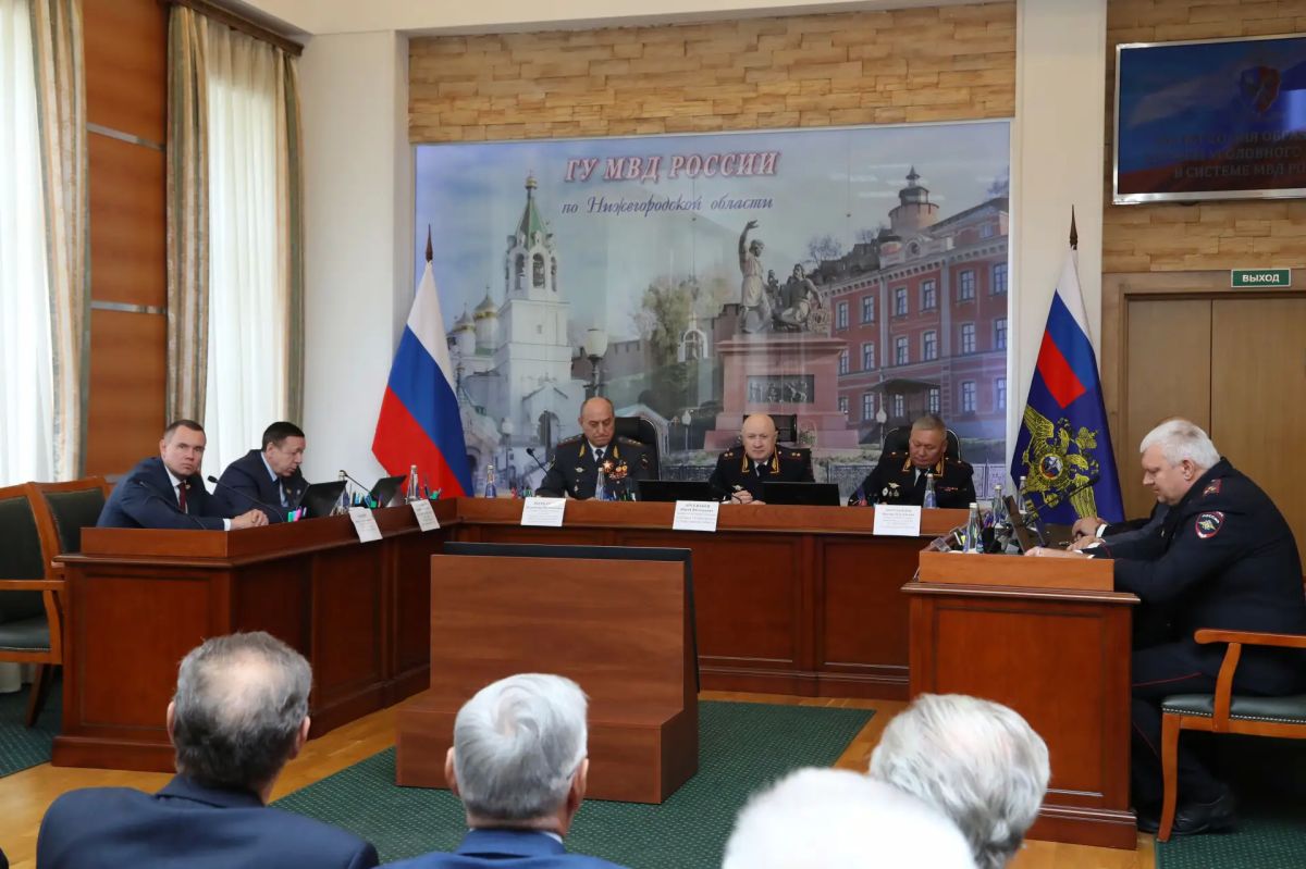 День службы отмечают сотрудники и ветераны уголовного розыска полиции Нижегородской области День службы отмечают сотрудники и ветераны уголовного розыска полиции Нижегородской области