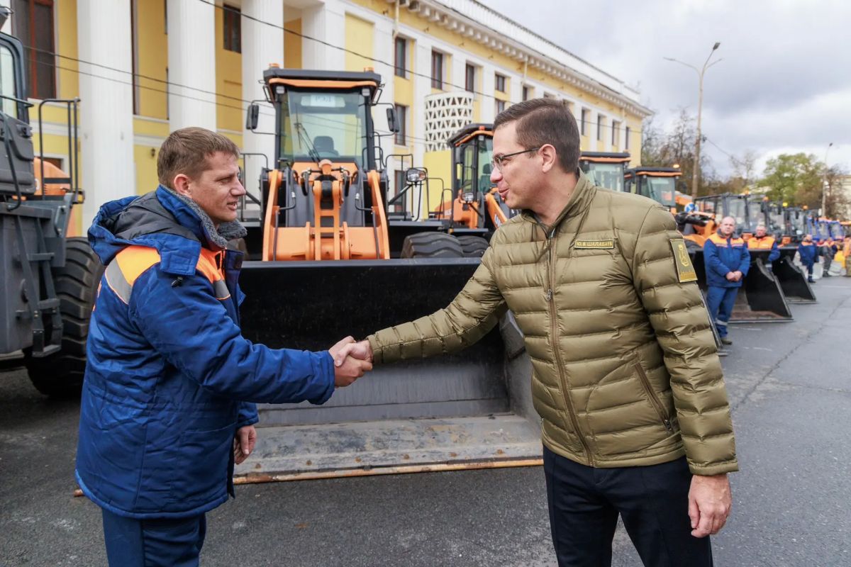 Юрий Шалабаев: Продолжаем работу по обновлению парка дорожной техники Нижнего Новгорода Юрий Шалабаев: Продолжаем работу по обновлению парка дорожной техники Нижнего Новгорода