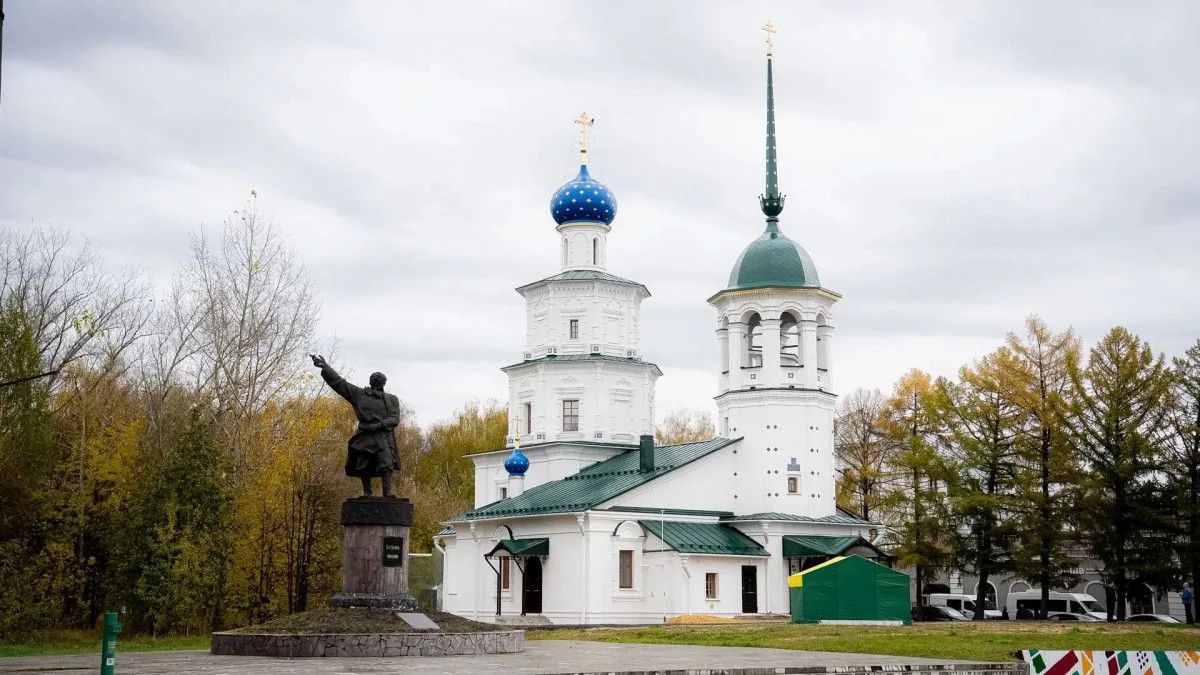 Правый придел храма в честь Рождества Пресвятой Богородицы освящен в Балахне