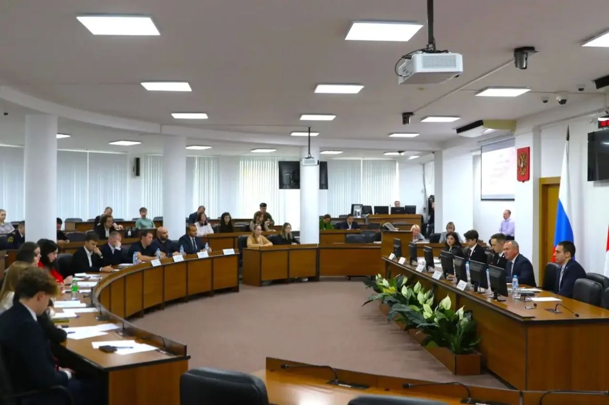 Одним из нововведений в работе первого созыва Молодежной палаты при городской Думе Нижнего Новгорода стало обязательное наставничество Одним из нововведений в работе первого созыва Молодежной палаты при городской Думе Нижнего Новгорода стало обязательное наставничество