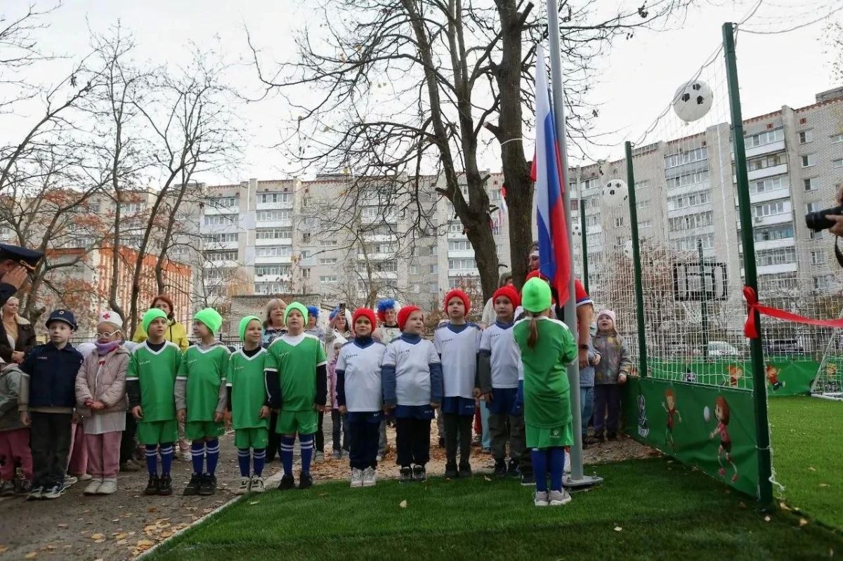 В дзержинских детсадах №133 и №142 открыли футбольные поля