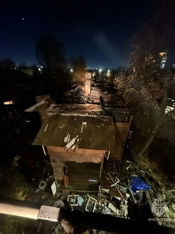Поджог в Нижнем Новгороде. На улице Тираспольской огонь повредил два многоквартирных дома, один из которых был расселен Поджог в Нижнем Новгороде. На улице Тираспольской огонь повредил два многоквартирных дома, один из которых был расселен