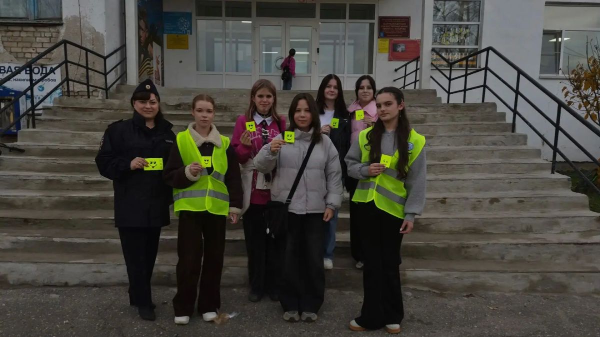 ЮИД за безопаснось. И снова отряды ЮИД МБОУ СОШ № 14 и МБОУ Гимназии им. А.С.Пушкина совместно с Госавтоинспекцией по городу Шахунья провели профилактическую акцию «Засветись», приуроченную к осеннему месячнику безопасности... ЮИД за безопаснось. И снова отряды ЮИД МБОУ СОШ № 14 и МБОУ Гимназии им. А.С.Пушкина совместно с Госавтоинспекцией по городу Шахунья провели профилактическую акцию «Засветись», приуроченную к осеннему месячнику безопасности...
