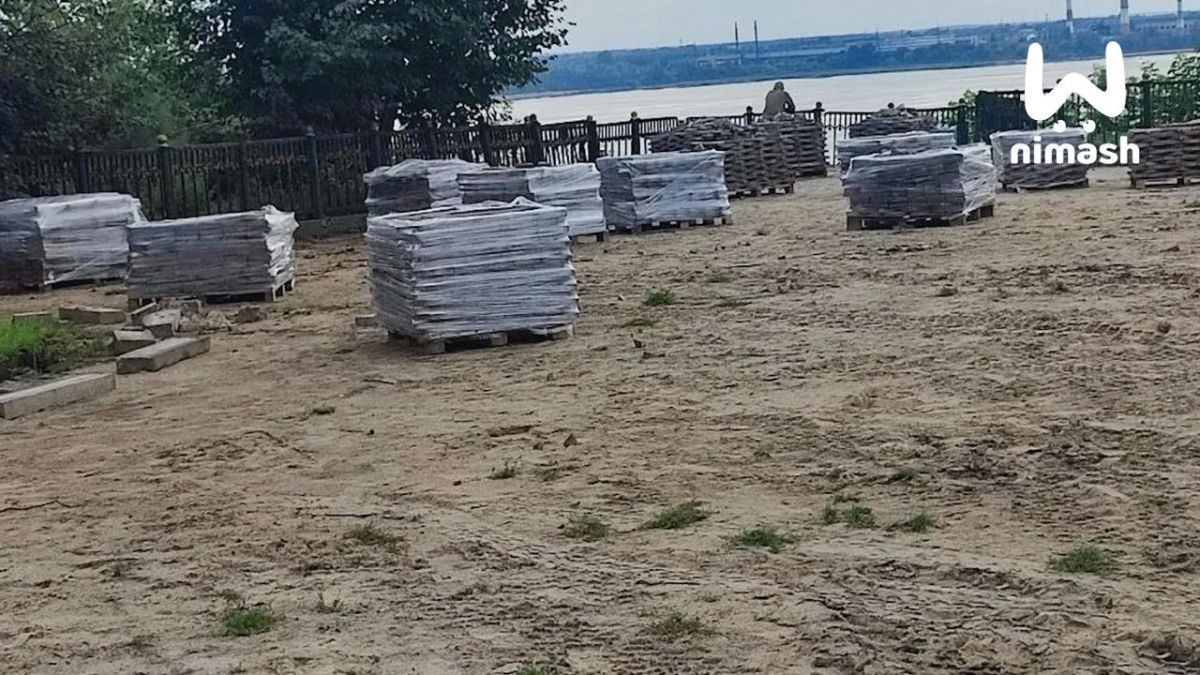 Рабочие разрушают археологический памятник в центре Городца Рабочие разрушают археологический памятник в центре Городца