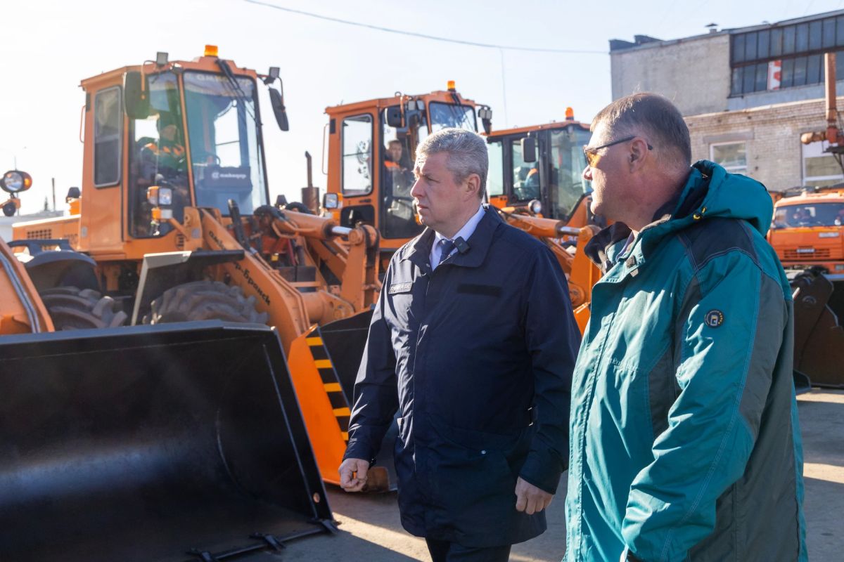 Смотр готовности спецтехники и рабочих бригад к зиме прошел в Автозаводском районе Смотр готовности спецтехники и рабочих бригад к зиме прошел в Автозаводском районе
