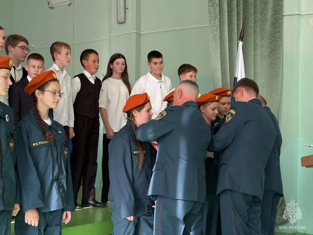 В Навашино создан первый отряд юных спасателей «Феникс» В Навашино создан первый отряд юных спасателей «Феникс»