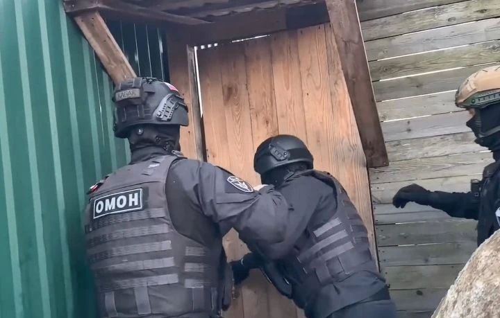 При силовом сопровождении транспортного ОМОН «Ястреб» Управления Росгвардии по Нижегородской области задержан подозреваемый в незаконном обороте наркотических средств При силовом сопровождении транспортного ОМОН «Ястреб» Управления Росгвардии по Нижегородской области задержан подозреваемый в незаконном обороте наркотических средств