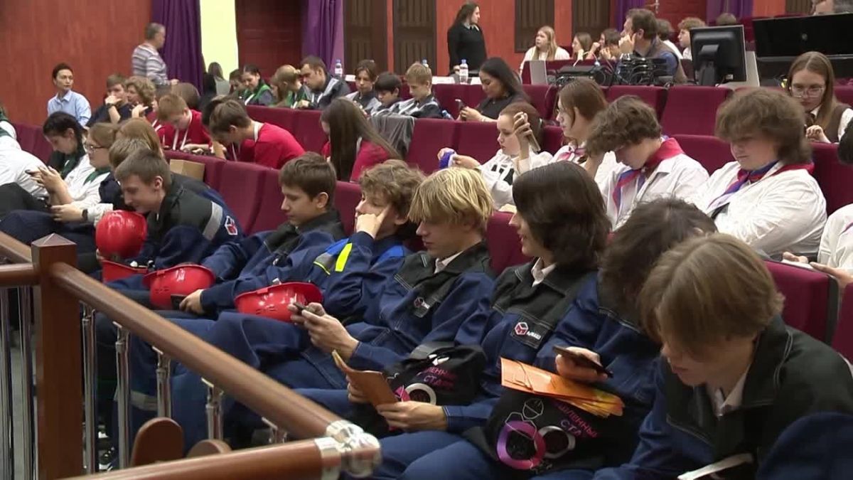 Познакомиться с работой передовых промышленных предприятий и, возможно, даже определиться с будущей профессией ребятам из Нижегородской области помогает проект «Взлёт