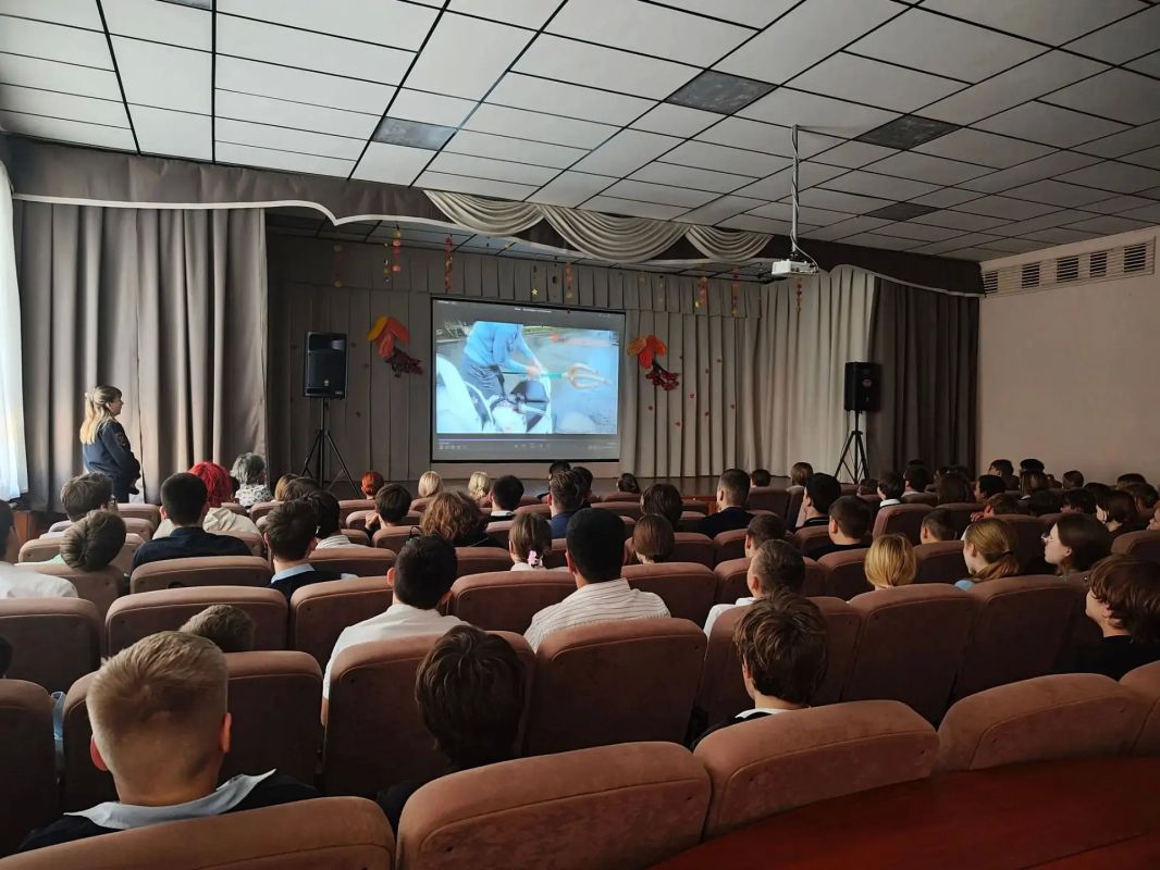 В поселок Ждановский приехала "Лаборатория Безопасности"! В поселок Ждановский приехала "Лаборатория Безопасности"!