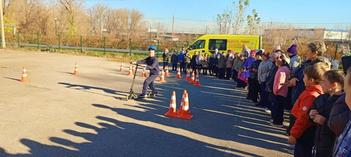 В поселок Ждановский приехала "Лаборатория Безопасности"! В поселок Ждановский приехала "Лаборатория Безопасности"!
