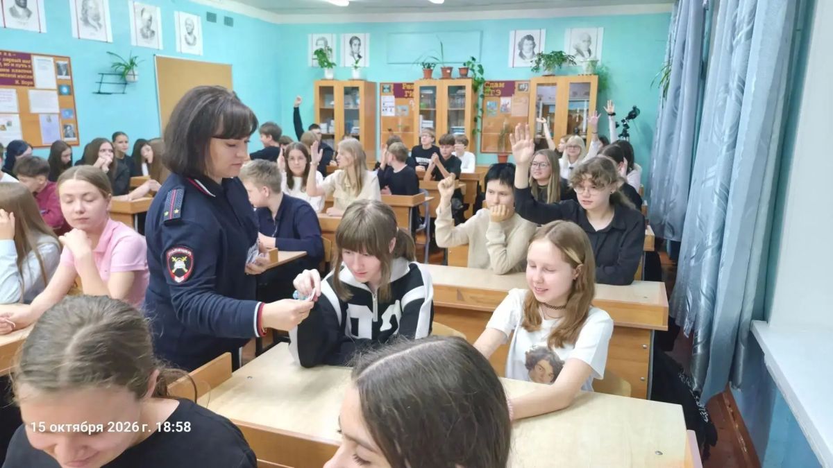 Профилактическую беседу провели сотрудники Госавтоинспекции совместно с ПДН Отдела МВД России по г.Шахунья для учеников "МБОУ СОШ 14" Профилактическую беседу провели сотрудники Госавтоинспекции совместно с ПДН Отдела МВД России по г.Шахунья для учеников "МБОУ СОШ 14"