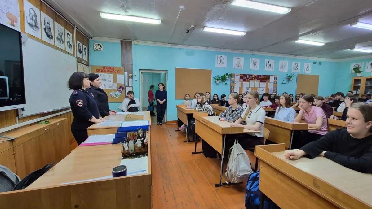 Профилактическую беседу провели сотрудники Госавтоинспекции совместно с ПДН Отдела МВД России по г.Шахунья для учеников "МБОУ СОШ 14" Профилактическую беседу провели сотрудники Госавтоинспекции совместно с ПДН Отдела МВД России по г.Шахунья для учеников "МБОУ СОШ 14"