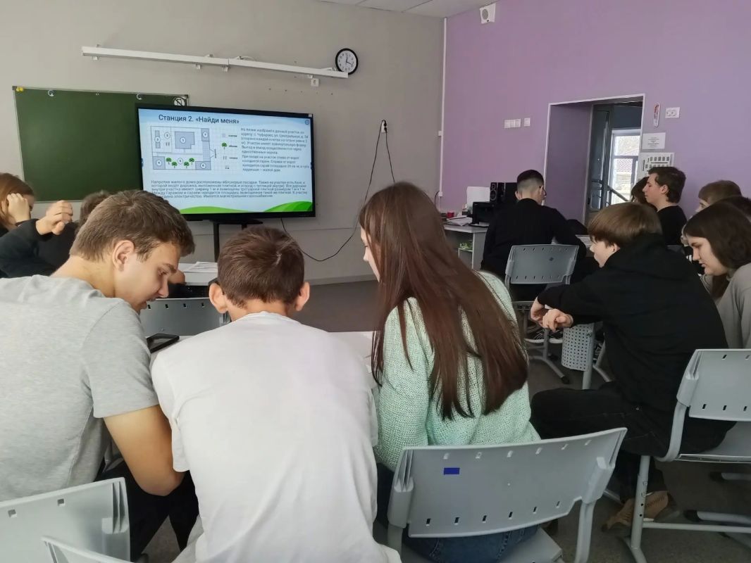 Каникулы с пользой Самый первый день осенних каникул ученики 9"а" класса встретили интеллектуальным мозговым штурмом Каникулы с пользой Самый первый день осенних каникул ученики 9"а" класса встретили интеллектуальным мозговым штурмом