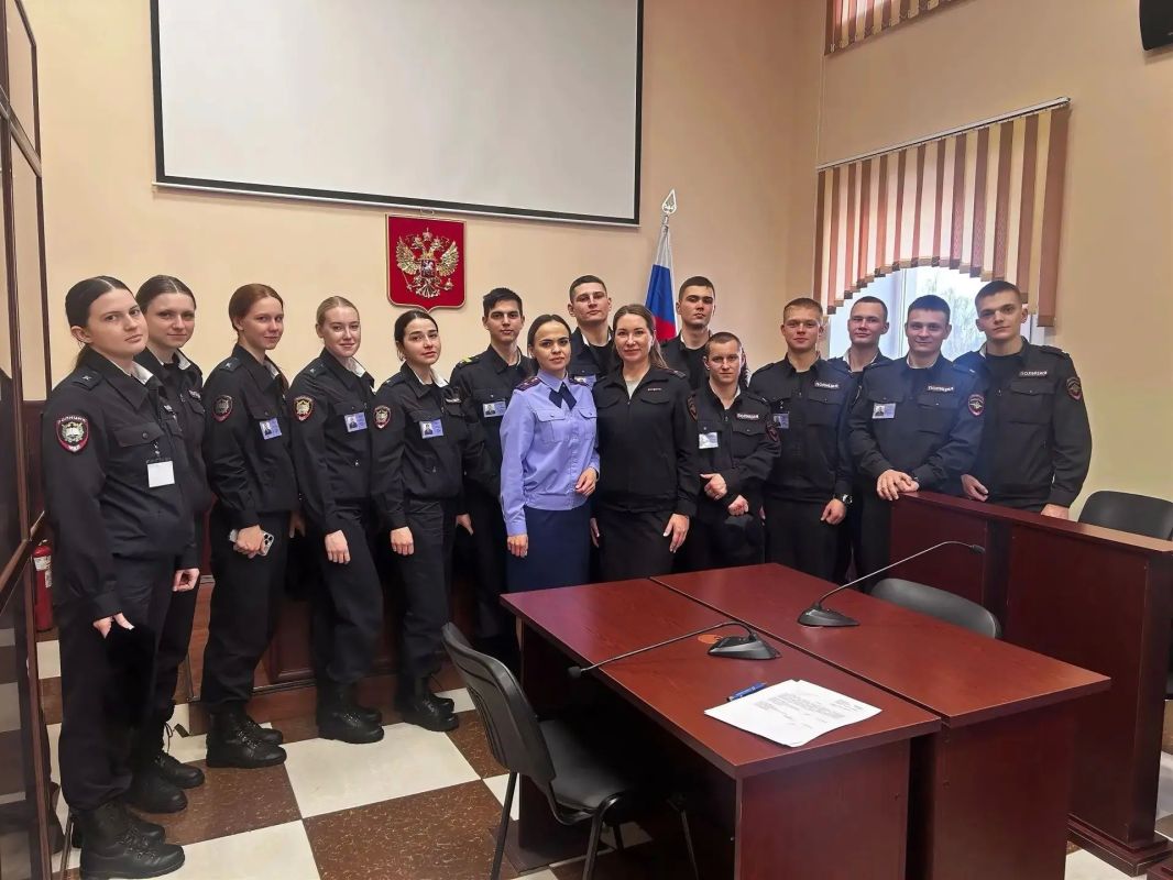 Сотрудник регионального следственного управления встретилась с курсантами Нижегородской академии МВД России