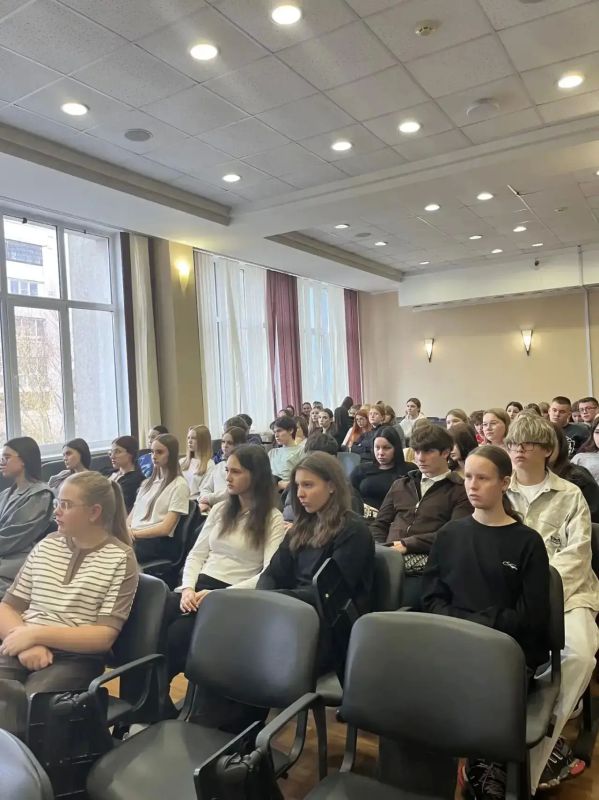 23 октября в стенах Российского Государственного Университета Правосудия прошла встреча обучающихся 1 и 2 курсов ФНО (колледж) с Москаевой Марией Анатольевной - инспектором отдела по пропаганде безопасности дорожного... 23 октября в стенах Российского Государственного Университета Правосудия прошла встреча обучающихся 1 и 2 курсов ФНО (колледж) с Москаевой Марией Анатольевной - инспектором отдела по пропаганде безопасности дорожного...
