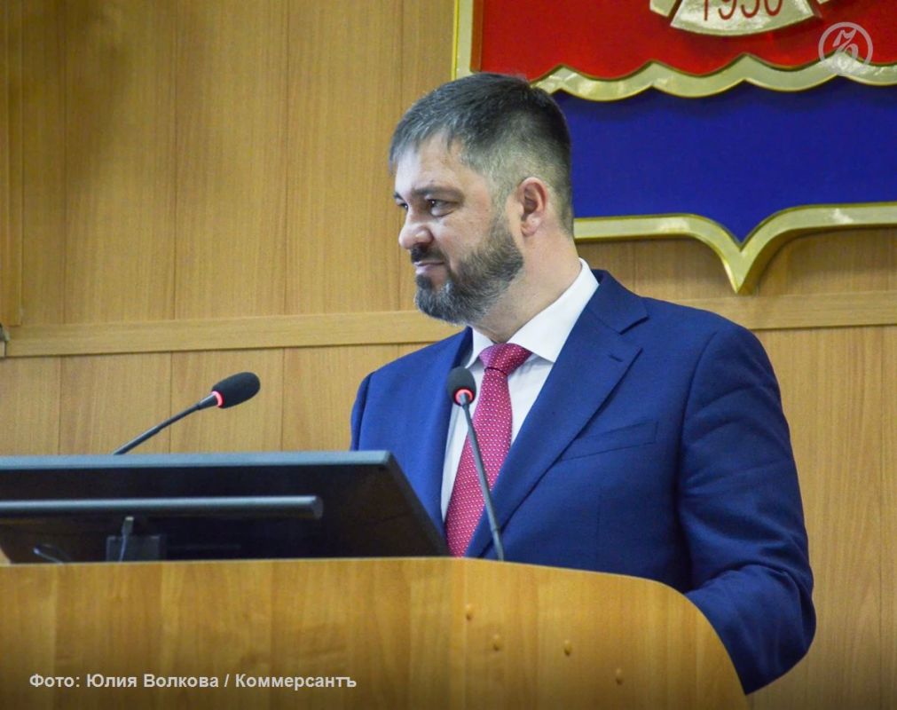 Дума Дзержинска на заседании 28 октября приняла отставку мэра Михаила Клинкова, который сложил полномочия по собственному желанию