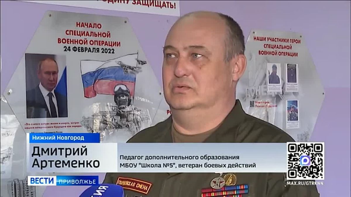 Ученики 5-й нижегородской школы сделали выставку про своего преподавателя - участника чеченских кампаний